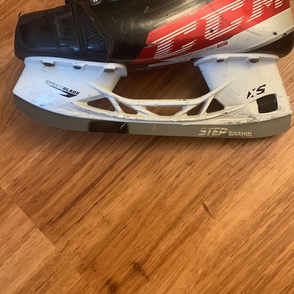 CCM FT4 pro skates - Picture 3 of 3